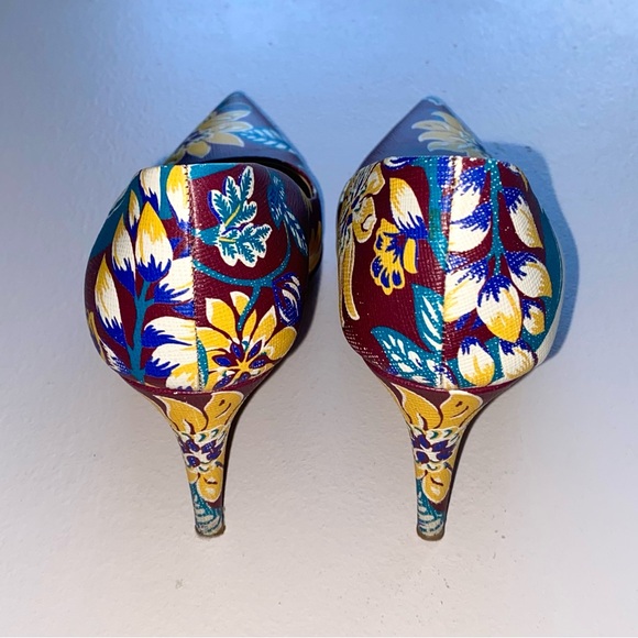 SOLD Authentic Prada heels - Picture 3 of 7